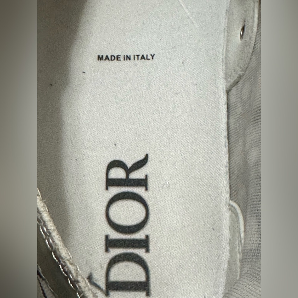 Dior White and Gray High-Top Sneakers with Logo Pattern - Picture 4 of 15